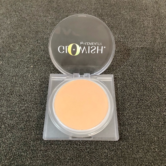 Huda Beauty GloWish Luminous Pressed Powder 06 Medium Tan - Picture 9 of 9